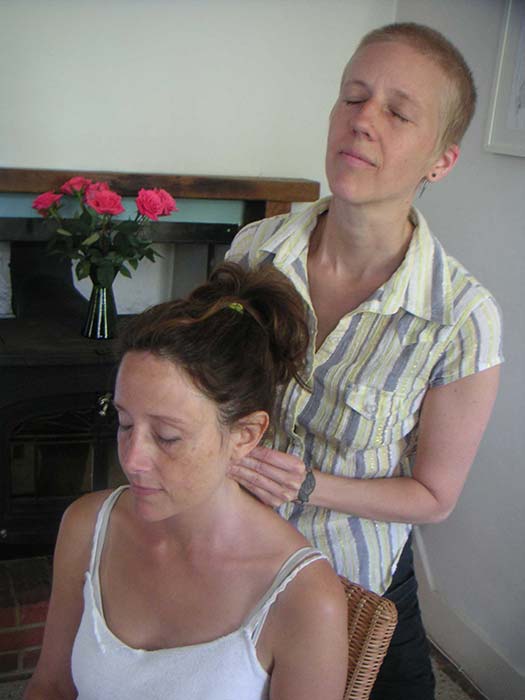 Brighton Indian head massage practitioner, demonstrating technique